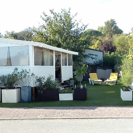 Отель Camping Le Montourey Azur 78 Фрежюс Экстерьер фото