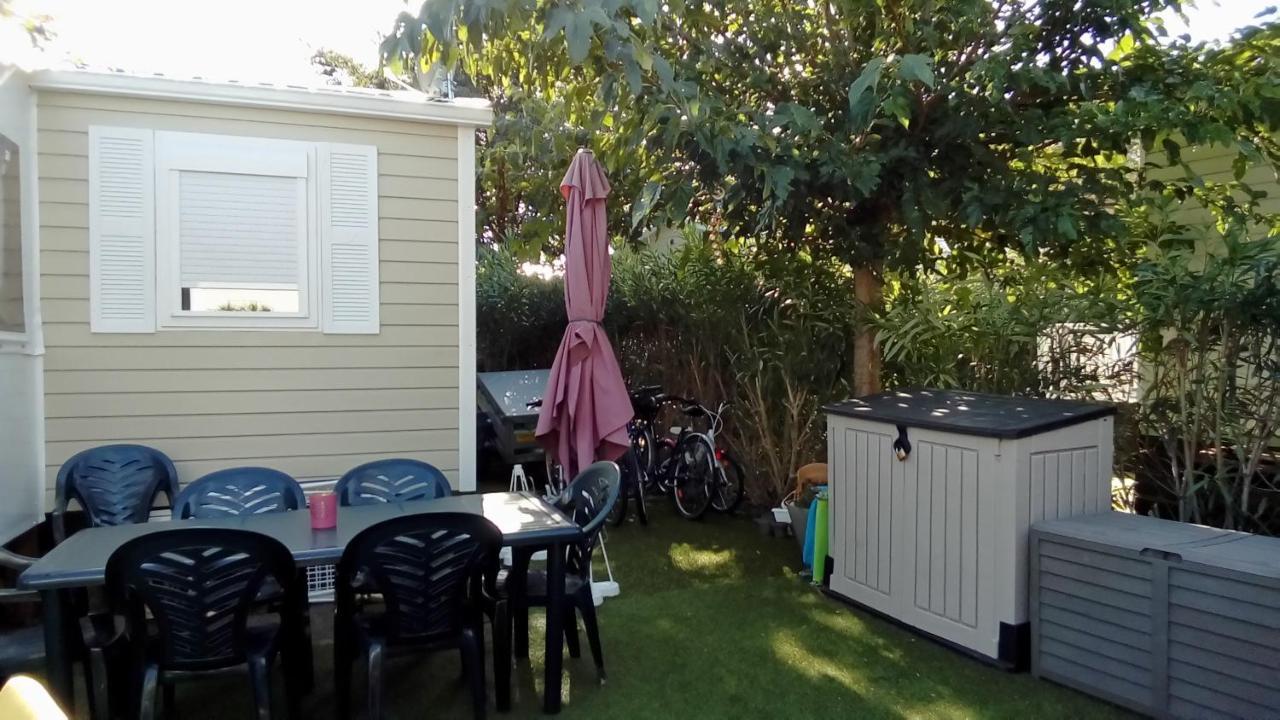 Отель Camping Le Montourey Azur 78 Фрежюс Экстерьер фото